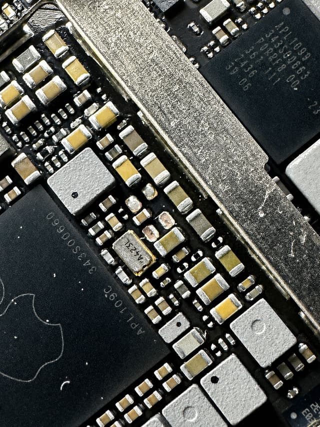 Defekter Kondensator auf iPad Logic Board