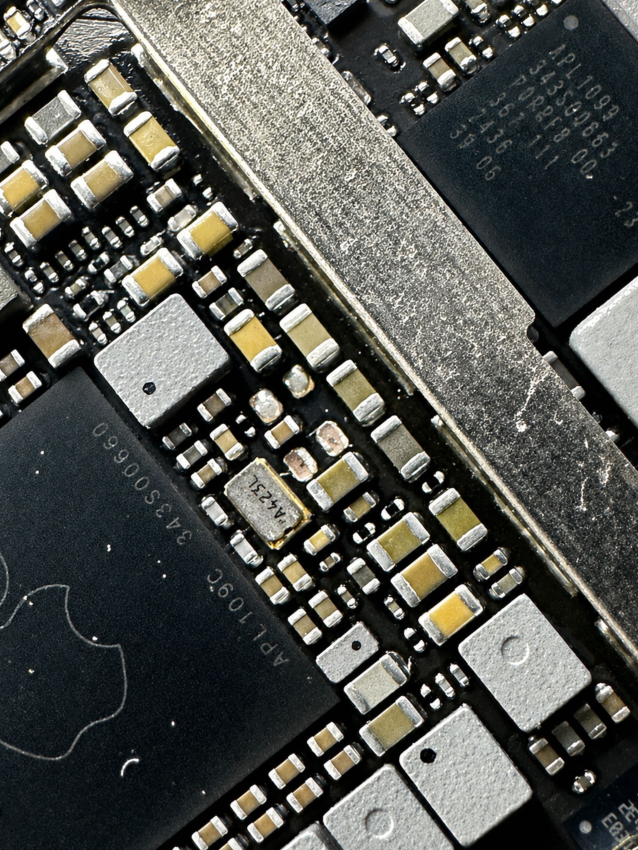 Defekter Kondensator auf iPad Logic Board